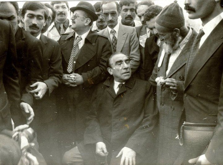 Bazı adamlar vardır ki onları çok seversin , hiç görmemiş olmak bile farketmez. Sadece seversin. 
Şehit Gün Sazak