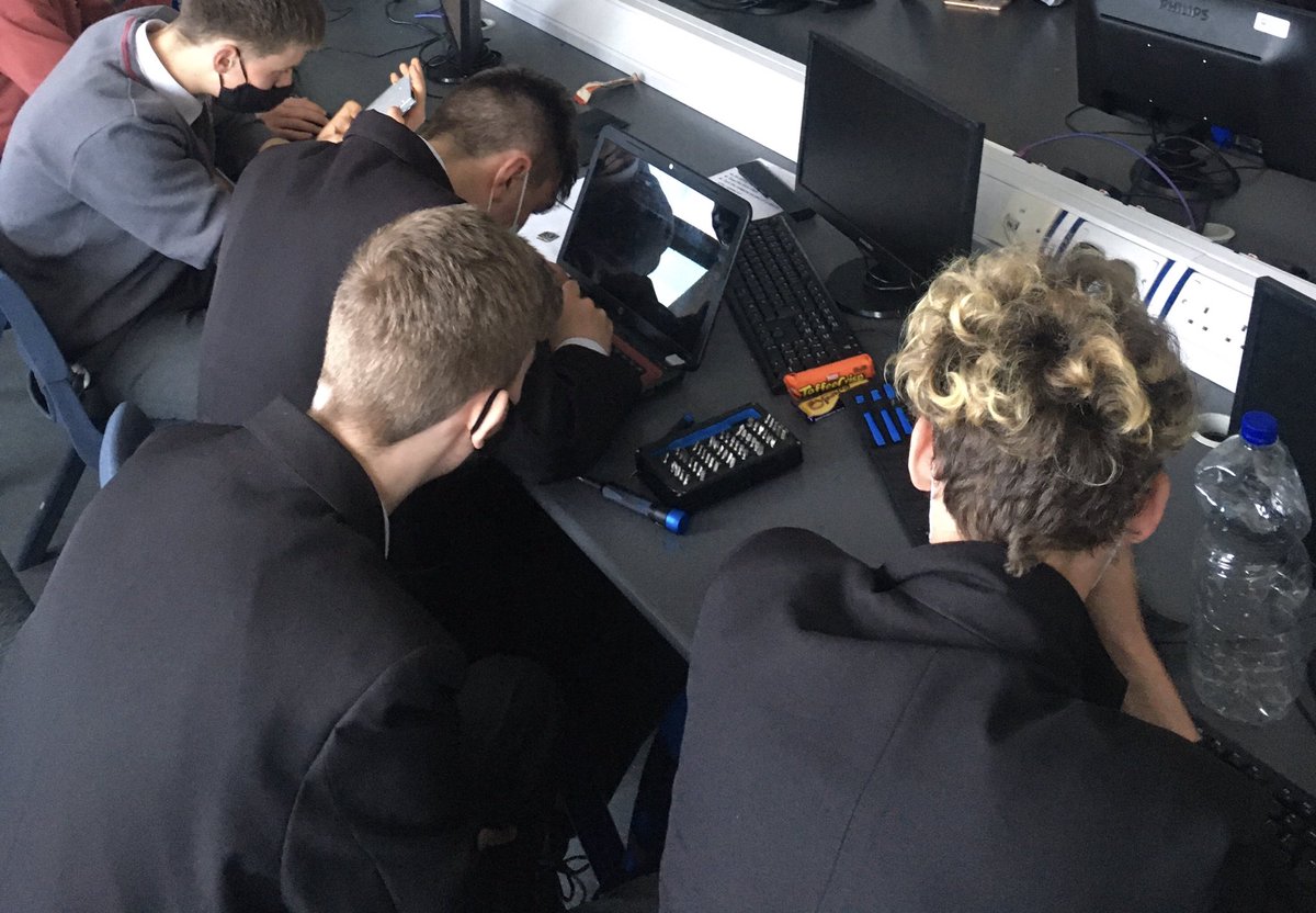 MsConnaughton's tweet image. 5th Year Computer Science students in @ClaregalwayColl took my old laptop apart today to help their understanding of Computer Architecture! Thanks to Mateusz for leading the way on this task 👏🏻 #lccs #computersystems #computerarchitecture