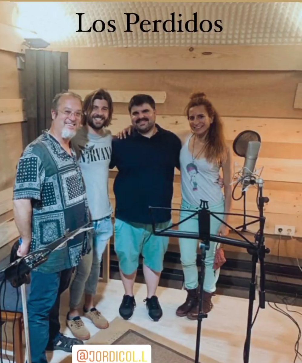 JordiCFansClub's tweet photo. Jordi y Marta participan en la grabacción de la ficción sonora, emocionante e inquietante LOS PERDIDOS de @mafaldabellido con @jordicol_l y @martatomasaw en @klmns_sound 🐶🧸
Dentro del ciclo Las Parejas de @Jordi_Casanovas
#lasparejas #losperdidos
#JordiColl #MartaTomasa https://t.co/3c2gqsW1IK