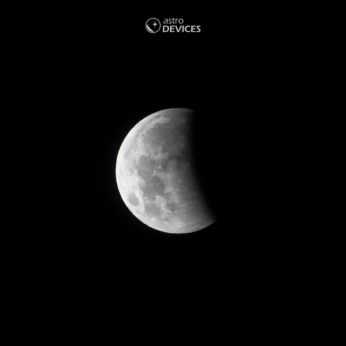 AstroDevices's tweet photo. #SuperMoon #LunarEclipse #BloodMoon https://t.co/FCCShckTGD