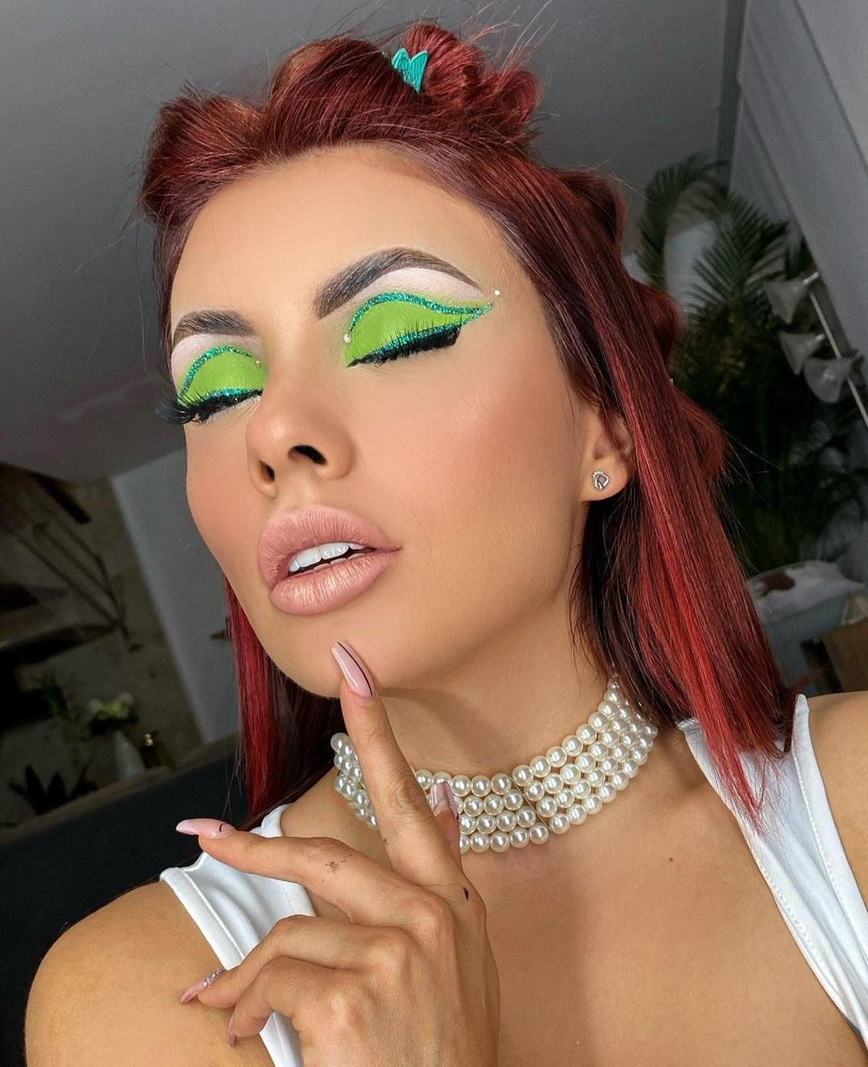 HardCandyLife's tweet image. 🍀💚 @caro_losado wearing #LOOKPRO Eyeshadow Palette in &apos;Smoke Out&apos; 

#hardcandylife #teamhardcandy bit.ly/3bWrfY1