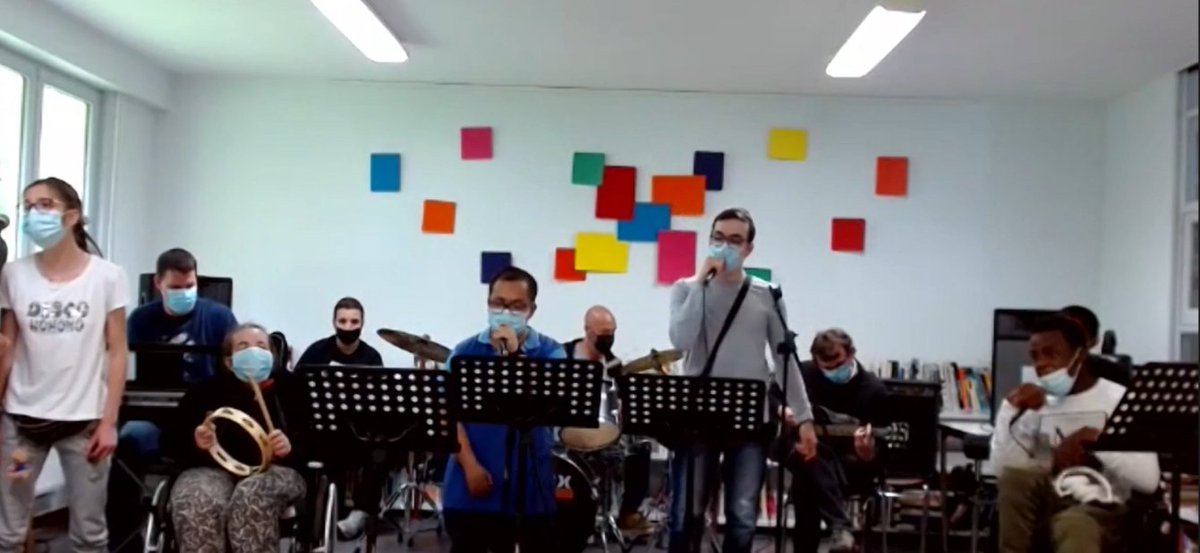 🎵 L'étape parisienne de la Caravane des enfant se poursuit en musique avec les jeunes musiciens de l'IEM du Jard (Voisenon 77) et Abdel en direct sur le plateau TV ! Un grand bravo à eux !!
Vous pourrez les revoir en replay sur twitch.tv/radio_rouelibre
Et le direct continue !