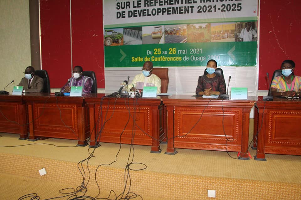 Assises nationales sur le Référentiel National du Développement (RND) 2021-2025: le SPONG apporte sa contribution
Le SPONG participe depuis ce mardi 25 mai 2021, en tant que plateforme des ONG et Associations de développement... Pus d'info sur facebook.com/22193884116410…