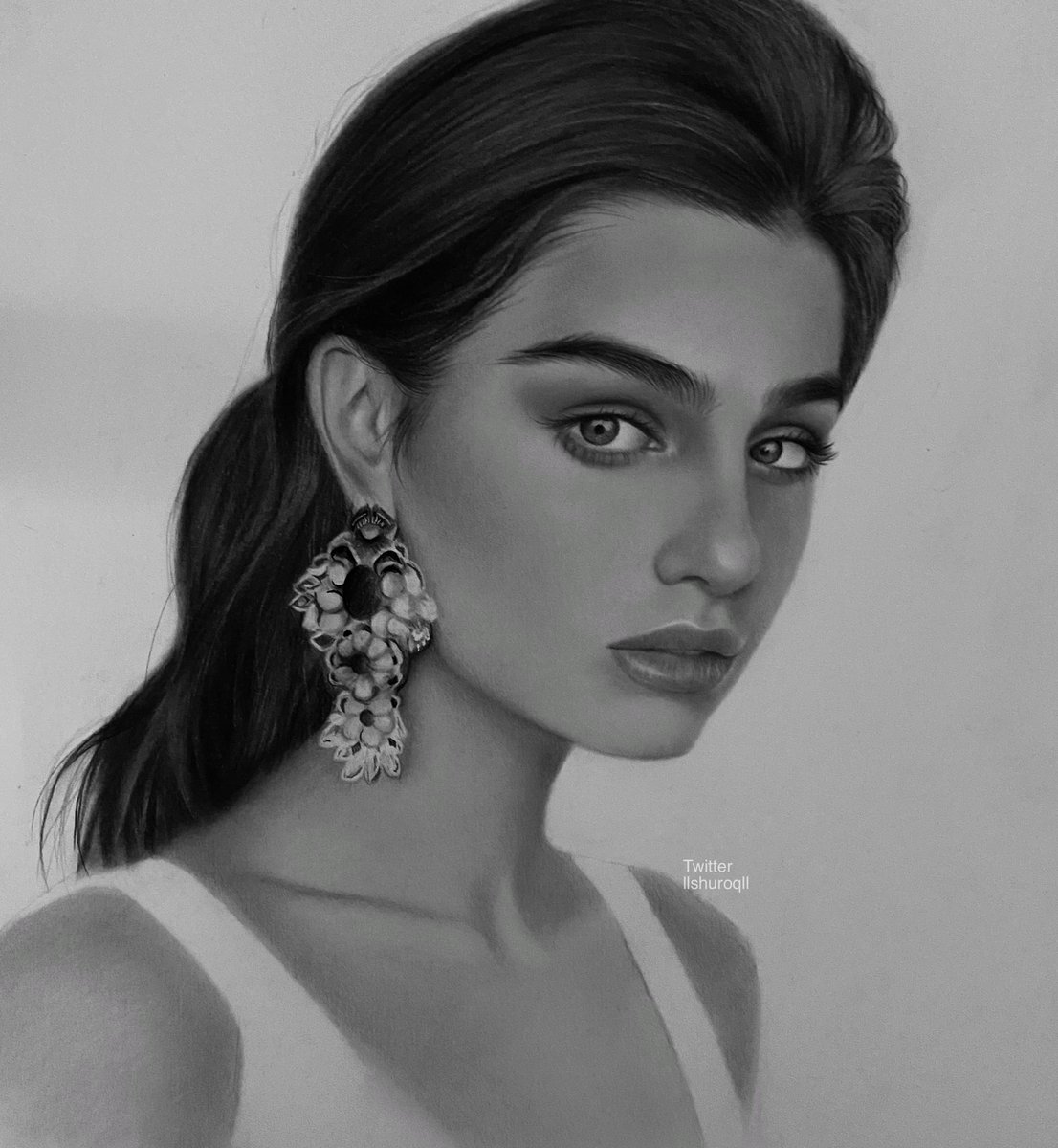 llshuroqll's tweet photo. أنا منبهرة برسمتي أكثر منكم 🤍 https://t.co/FFspmXuUdi