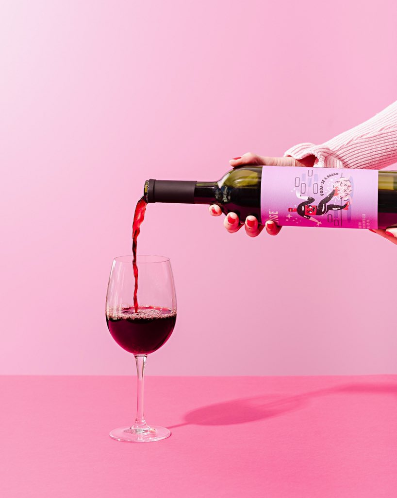 GotaFilmes's tweet photo. Com vocês, a terceira temporada da Venice Wine. 🍷

Produção: Gota Filmes + C2 Content
Direção: Renan Konrath e Cássio Caberlon
Fotografia: Cássio Caberlon
Ass. De Direção: Bruna Hendges
Produção de Objetos: Clioni Meneghetti
Embalagens: Sneel Design + Marina Procházka https://t.co/7kmgwRGe7x