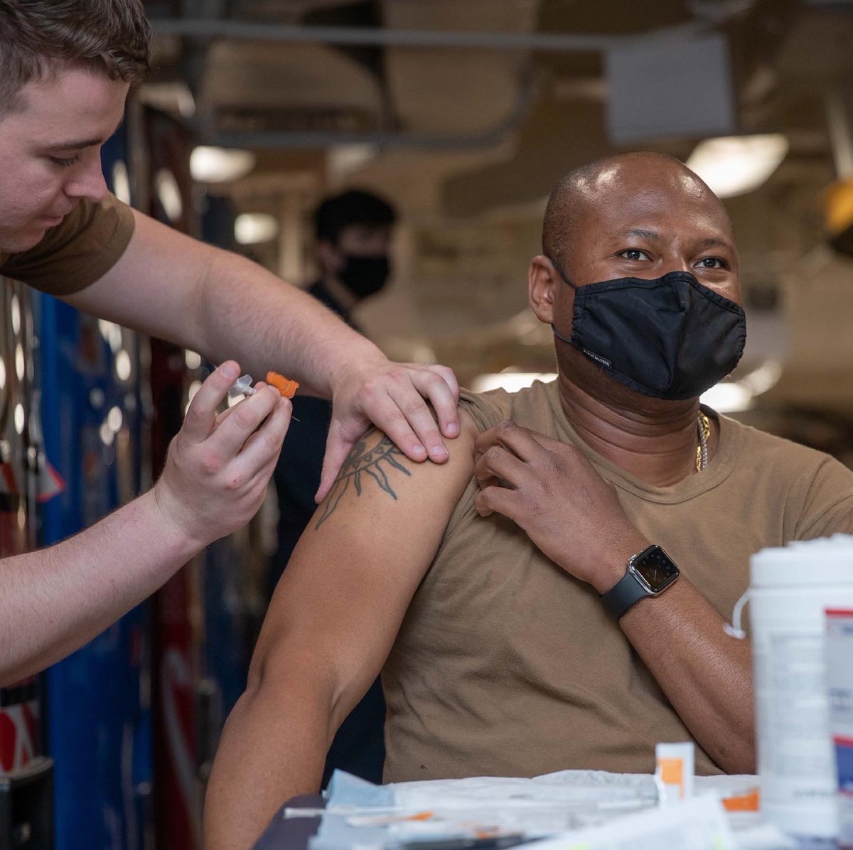 #USSGW is hosting a SHOTEX this week where all Sailors are eligible to get the #COVID19Vaccine on a voluntary basis. @USNavy #sinkcovid 📸 by MC3 Robert Stamer