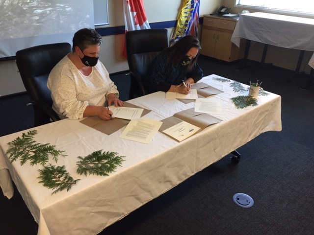 Board of Education Chair Charlene McKay &amp; Stz'uminus Chief Roxanne Harris sign historic Local Education Agreement.  The agreement focuses our joint efforts to increase success for Stz'uminus students attending NLPS schools. #SuccessForAll #NLPSLearns