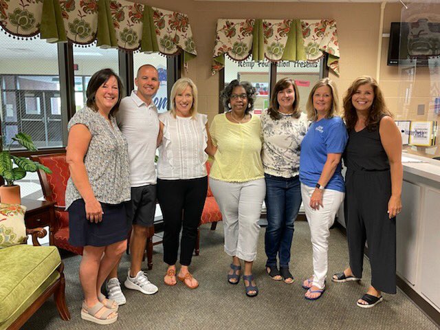 Loved seeing my <a href="/Kempcougars/">KempES</a>  friends this morning! ❤️ <a href="/BillyPritz/">Billy Pritz</a>  is doing an amazing job!