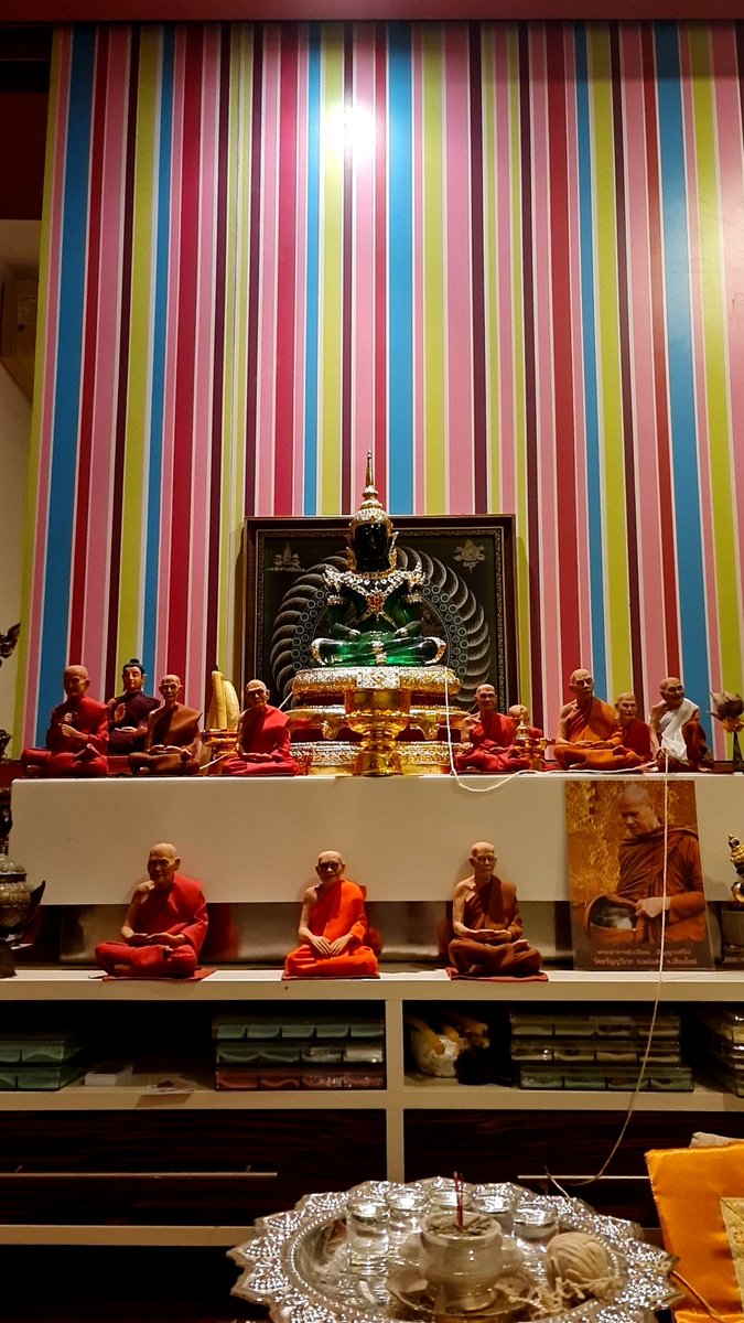 Pathida's tweet image. วิสาขบูชา สวดมนต์ นั่งสมาธิ ถือศีล 8