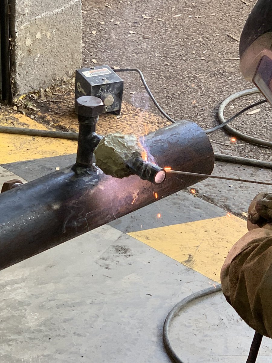 StephSavean's tweet photo. Fabrice Reding, chargé d’expertise et de projets à la DTI, est venu tester avec la #MSGNO un nouveau système de prise de température et une pâte anti-chaleur pour le soudage🧑‍🏭🧑‍🏭@alexhainneville @BoivinIsa https://t.co/5hifjNUAgq
