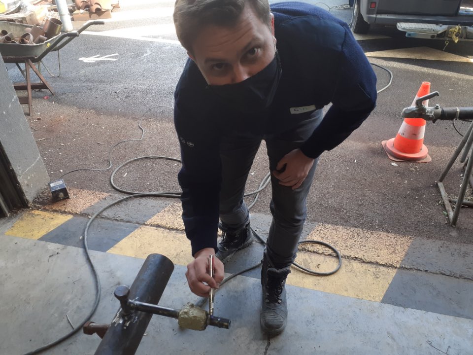 Fabrice Reding, chargé d’expertise et de projets à la DTI, est venu tester avec la #MSGNO un nouveau système de prise de température et une pâte anti-chaleur pour le soudage🧑‍🏭🧑‍🏭<a href="/alexhainneville/">Alexandre</a> <a href="/BoivinIsa/">isa_boivin</a>