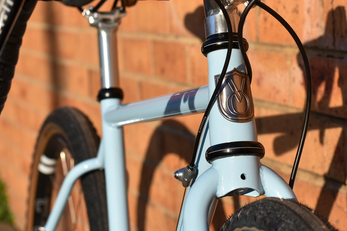 Velo_Orange's tweet photo. Wow! This fresh Pass Hunter build from our friends at @commutercycles in Melbourne, Australia is 🌊🌊🌊
Happy riding, Penny!
#veloorange #commutercycles #passhunter #steelisreal #sporttouring #gravelbike https://t.co/uzCR2L5nGI