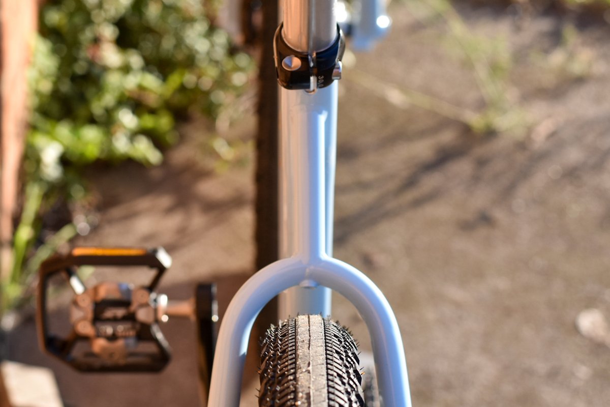 Velo_Orange's tweet photo. Wow! This fresh Pass Hunter build from our friends at @commutercycles in Melbourne, Australia is 🌊🌊🌊
Happy riding, Penny!
#veloorange #commutercycles #passhunter #steelisreal #sporttouring #gravelbike https://t.co/uzCR2L5nGI