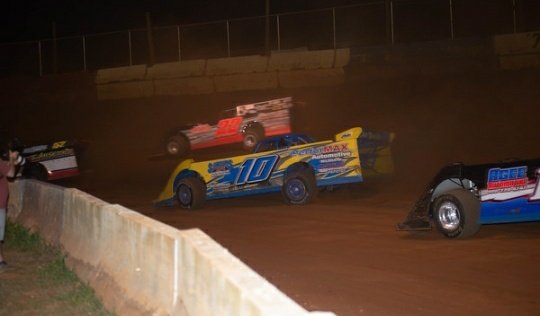 JasonErvin22's tweet photo. #RIPTHELIP @Cherokee_DirtSC with the @BlueRidgeOutlaw last weekend!Started 17th drove up inside the top 5 before ending up 7th in the end!#MADMAN https://t.co/v3neFDV14f