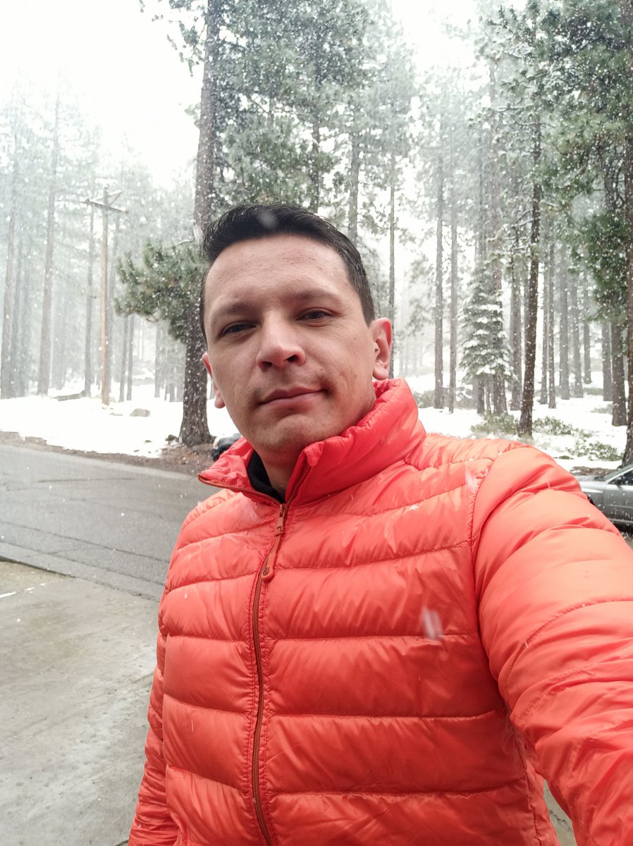 ic_julianfor's tweet image. Where's spring????
#downjacket #pufferjacket #orangejacket #shinyjacket #gayboy #loveislove #snow