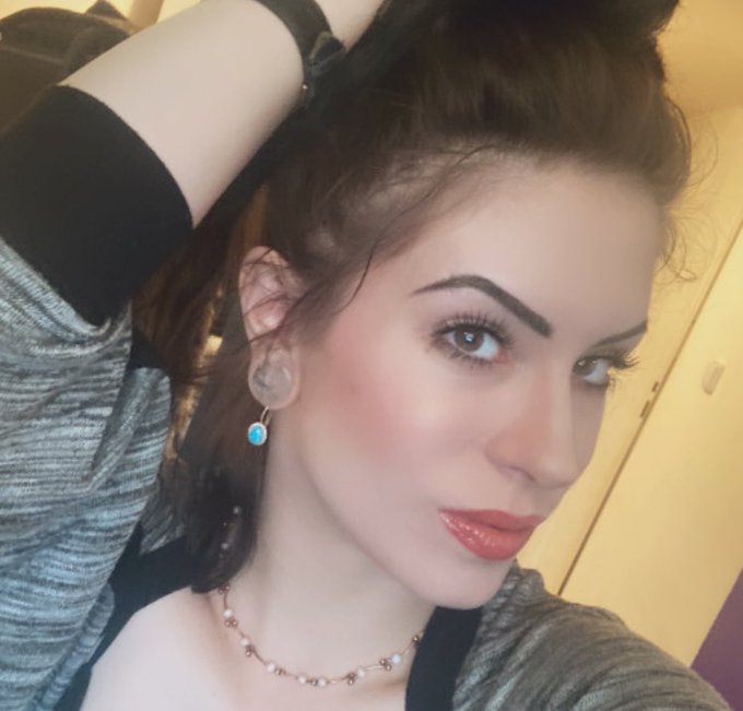 Makeup: yay or nay? https://t.co/z1O6k1ckTR