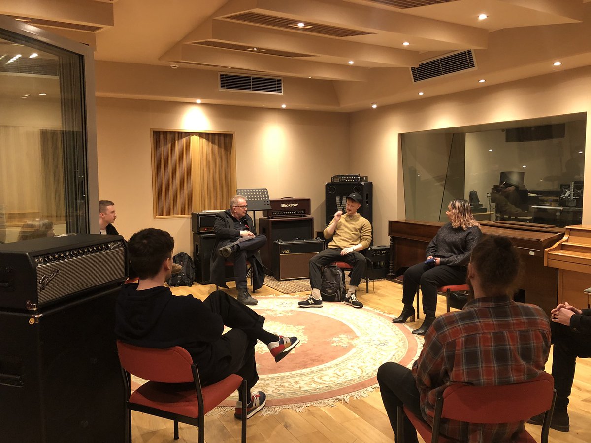 Generator tweet media