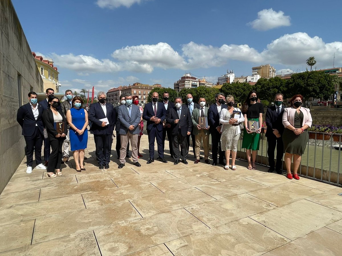 rex_pedro's tweet photo. Mi enhorabuena a las empresas galardonadas en los #PremiosRotaryMurcia2021 del #ClubMurciaNorte.
Reconociendo su labor solidaria, colaboración, compromiso social y el voluntariado ejercido por los miembros del Club.
@ecoembes @VrioEurope #Gémina , #CoolVega #Plasbel y #Orenes https://t.co/141xSKkfSY