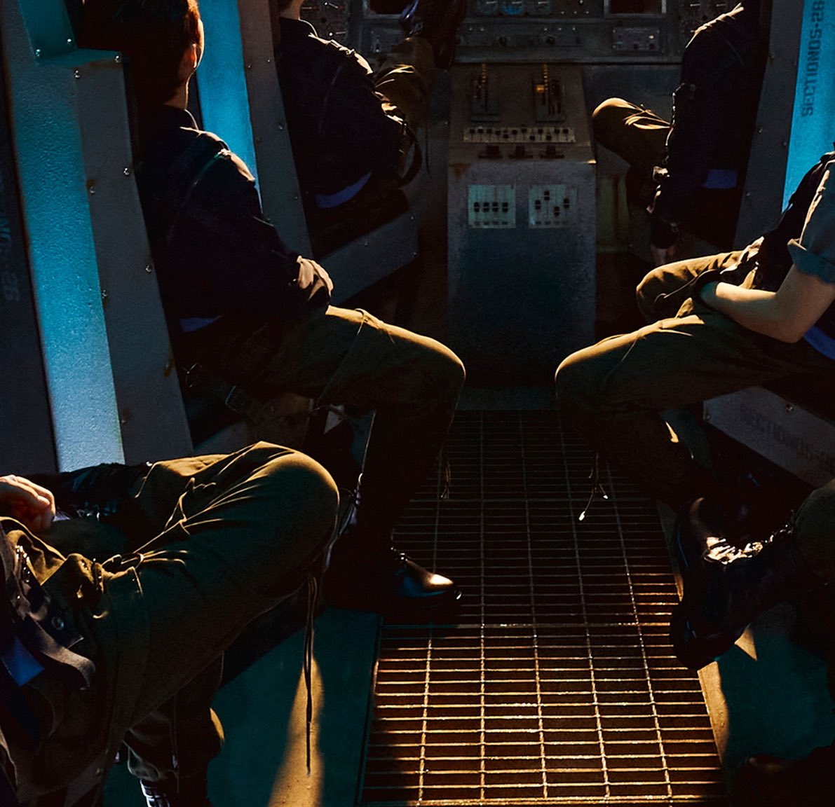 이렇게 앉아있으니까 다 딴데 떨어지지..
벨트를 합시다