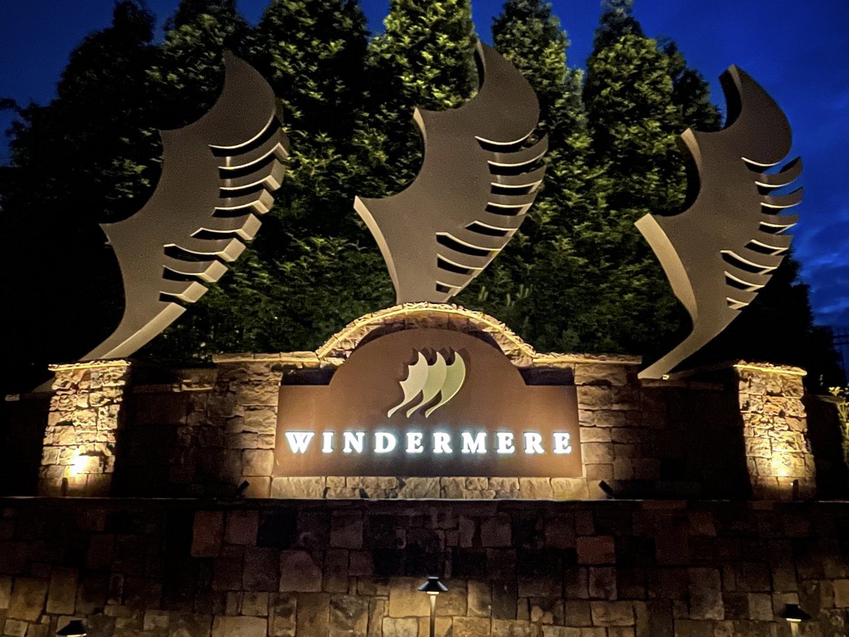 fireflyillum's tweet photo. We had the pleasure of illuminating Windermere, a luxury golf community in Cumming, GA.  A dramatic entrance for a beautiful community.
#hoaga #southforsyth #cumminggeorgia #entrancedesign #lighting #lightingdesign #lightingdesigner #exteriorlighting #outdoorlighting #GA https://t.co/mSH1bYivaN