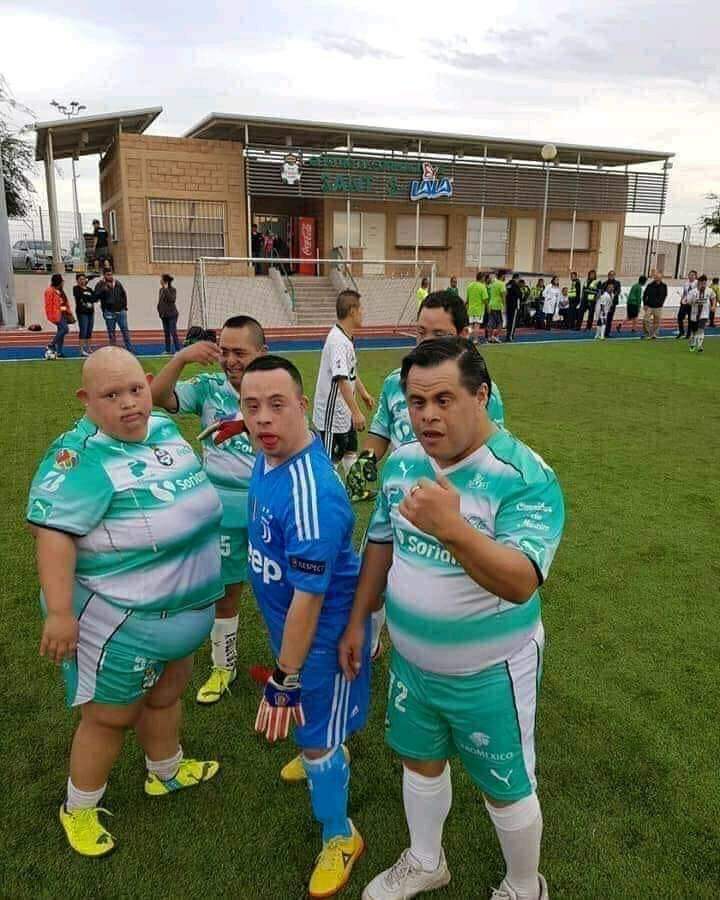 fantonoro's tweet photo. Ke mang a batlang re organise gang fight solanka? 🤣🤣 https://t.co/zzhKMQLRGd