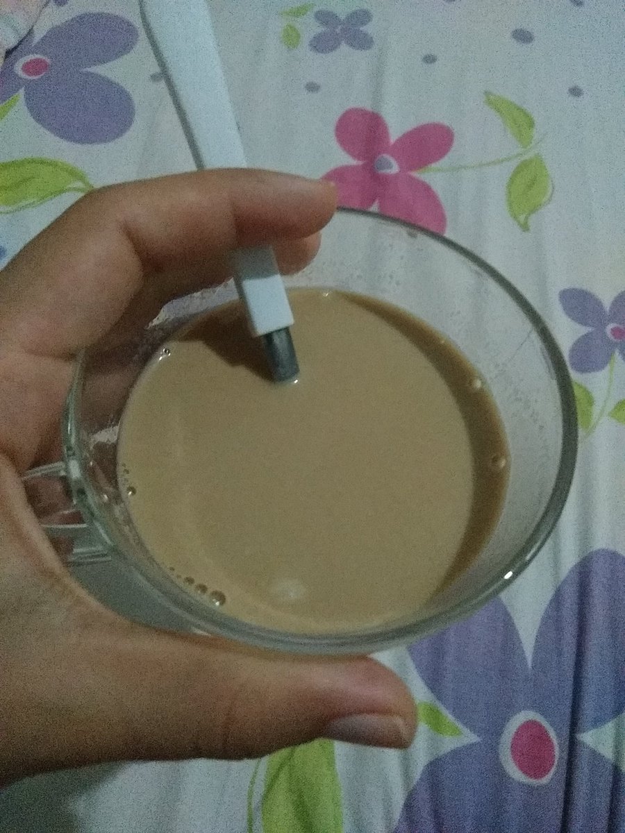 isllavanessa's tweet photo. Meu irmão quando a gente briga: te odeio, tenho vontade de tocar fogo em tu.
Meu irmão tbm nas fases complicadas da minha vida: vou fazer um café pra tu. https://t.co/0dUPdF1oYT