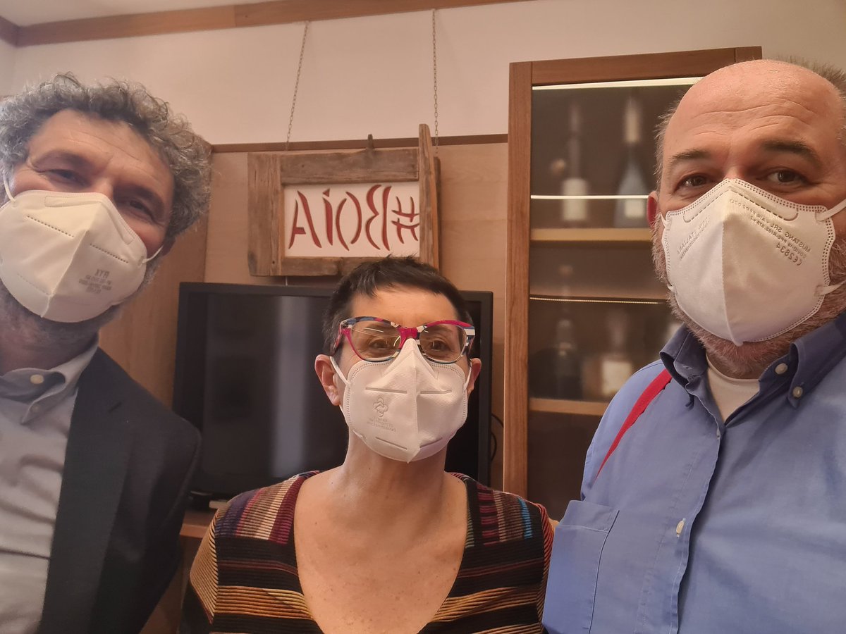 lanzigiuseppe's tweet photo. Oggi il buon @g_nazzareno Vice DG di @bancaetica in visita (quasi pastorale) a @sisifosrl, @FarmaciaPozzi e @INREDEVcom e finalmente incontra la Mogliera @chiaraperte #boia https://t.co/kLZ9Nedz3K