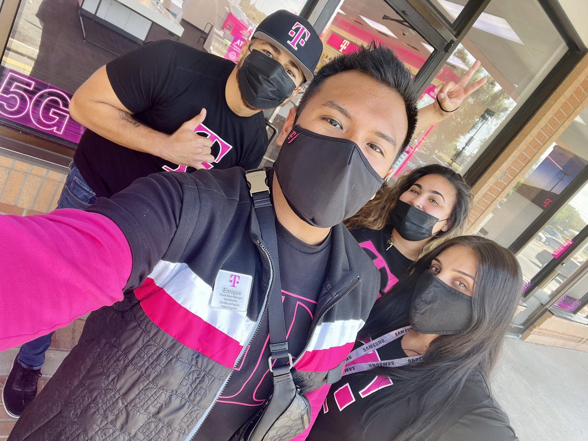 Zephyrhills community engagement with the team !!! #tmobiletuesday #tmobiletruck <a href="/JonFreier/">Jon Freier</a> <a href="/jackhjohnson/">Jack Johnson</a> <a href="/ms_shaunbarnett/">Mrs. Shaunshine</a>
