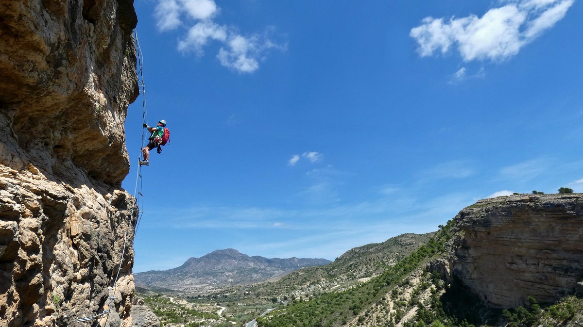 deandar's tweet photo. Unas imágenes de la nueva vía ferrata Cortao las Peñas inaugurada el 16  de Mayo en Fortuna, Murcia. Promete aún siendo un K3, por las fotos parece algo más. #Murcia #Fortuna #VíaFerrata
Imágenes cedidas por Juan Agulló Artero. https://t.co/hCG3rmLU5F