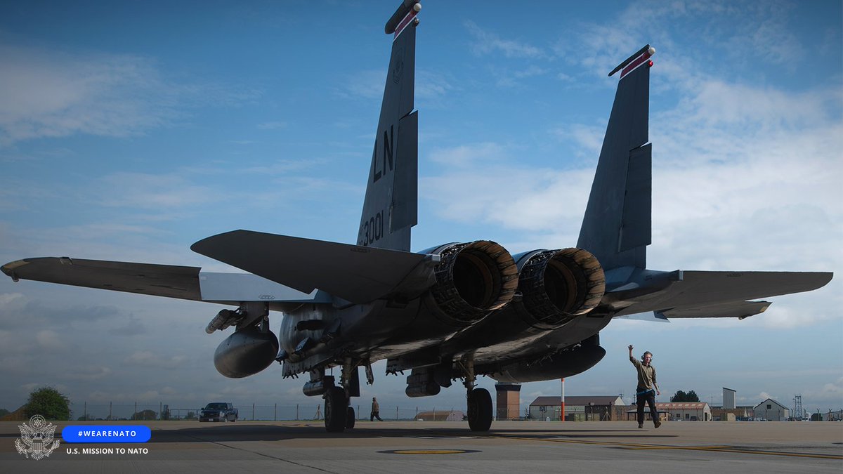 USNATO's tweet image. An F-15E Strike Eagle is guided onto the taxiway during the exercise #AtSeaDemo / #FormidableShield in #England. This exercise strengthens cooperation among partner nations and demonstrates that U.S. and Allied air forces can be deployed anytime, anywhere.