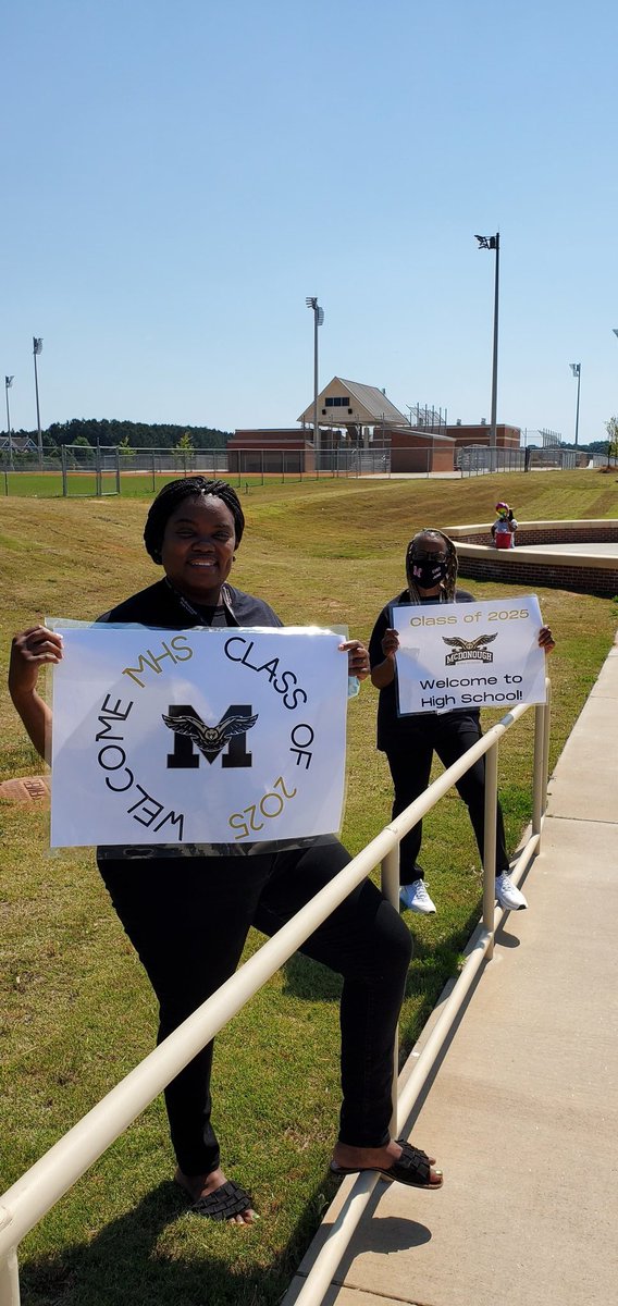 KimG_Educates's tweet photo. Waiting to welcome the class of 2021 to MHS! MHS Hawkwalk! https://t.co/pejrzOuCnt