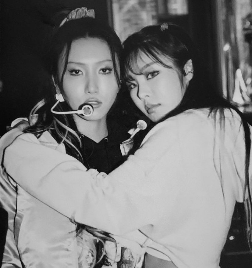 moonbyulIie's tweet photo. “the two of us who dreamt the same dream, where are we now”

and it’s WHEESA SINGING THAT PART TOGETHER 😭😭😭😭😭😭😭😭😭

#D6_MamamooWAW #MAMAMOO #마마무 @RBW_MAMAMOO https://t.co/YOnCdnRxR6