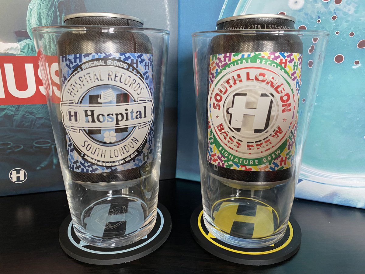 Phillkinson's tweet photo. Well you guys did it again!! The most satisfying logo placement going

Thanks again to Tony for signing the brews at #HITP🍺✌️🕶

@HospitalRecords @HospitalityDNB @HospitalShop @LondonElek https://t.co/Ym7BXbF1fy
