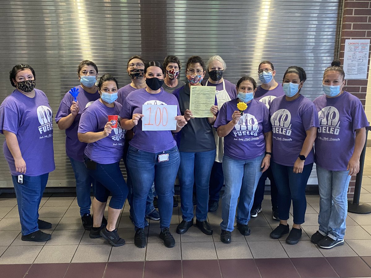 fueledbyaisd's tweet image. The @AngletonHS child nutrition team got a 100 on their health inspection. Great job 👏!!! #FueledbyAISD