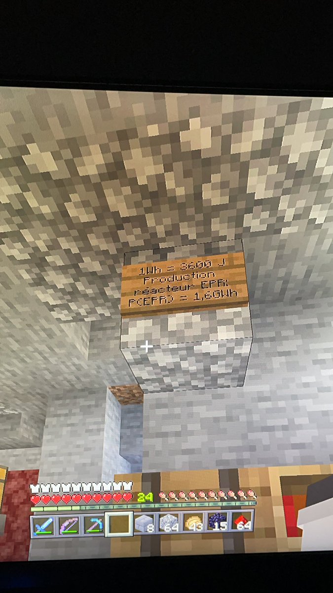 MRajaonarison's tweet photo. Mes terminales qui utilisent #Minecraft pour se refiler les réponses du devoir 😂😂
Vous êtes des génies les mecs https://t.co/2RhlwQCZHS