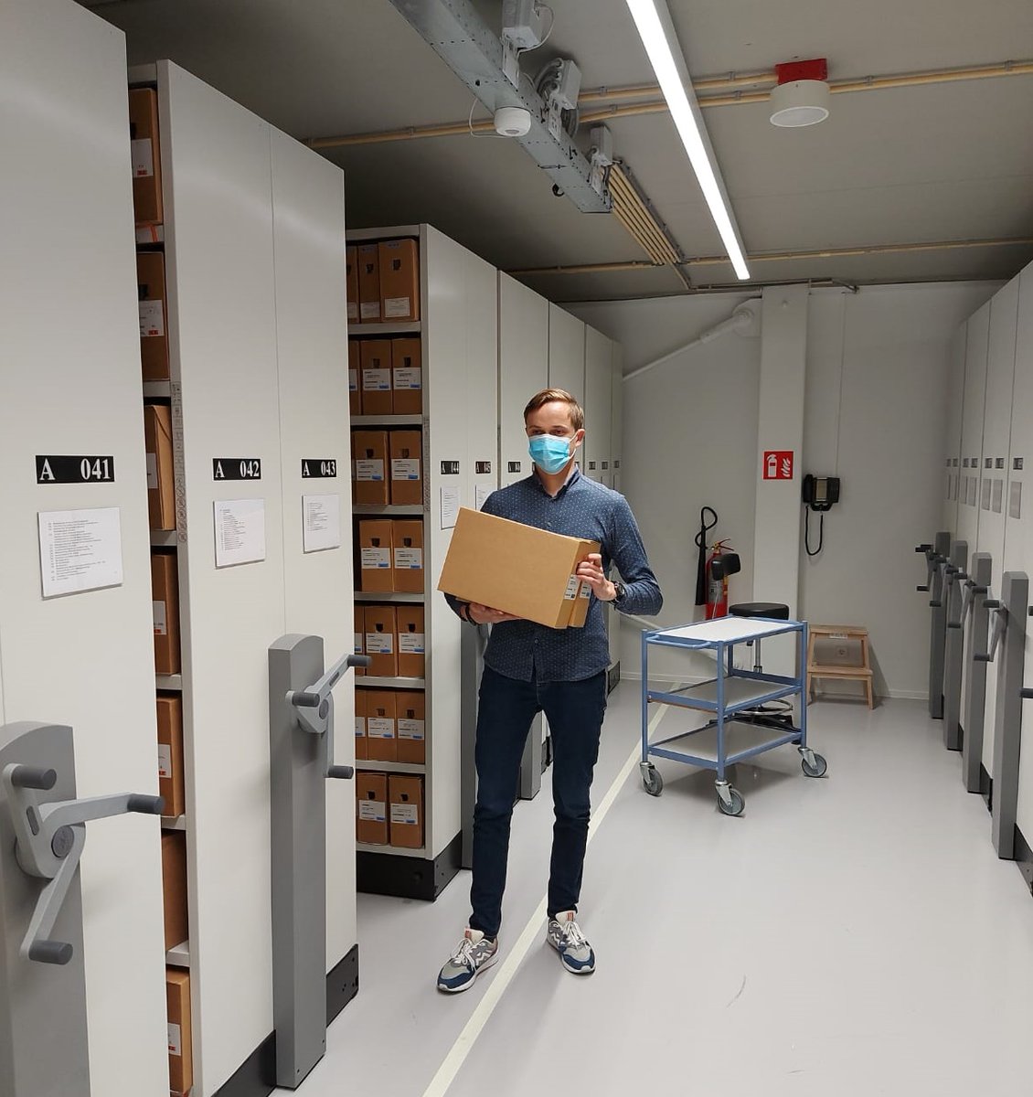 Eindelijk. Het Historisch Archief Westland gaat 2 juni weer (een beetje) open. Je kunt ons, op afspraak, bezoeken op woensdagmiddag of donderdagmiddag. 
Regel een afspraak: bit.ly/3fNc18X
Depotbeheerder Lars Steenbeek is er klaar voor.