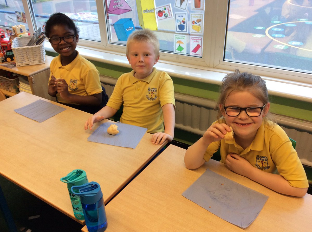 stlukesyr2's tweet photo. As the Great Fire of London started in Thomas Farriner’s bakery, we thought we would try baking some bread today. It was very tasty! 🍞🥖 https://t.co/uRPsjGtpm5