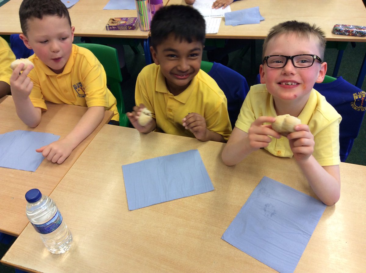 stlukesyr2's tweet photo. As the Great Fire of London started in Thomas Farriner’s bakery, we thought we would try baking some bread today. It was very tasty! 🍞🥖 https://t.co/uRPsjGtpm5