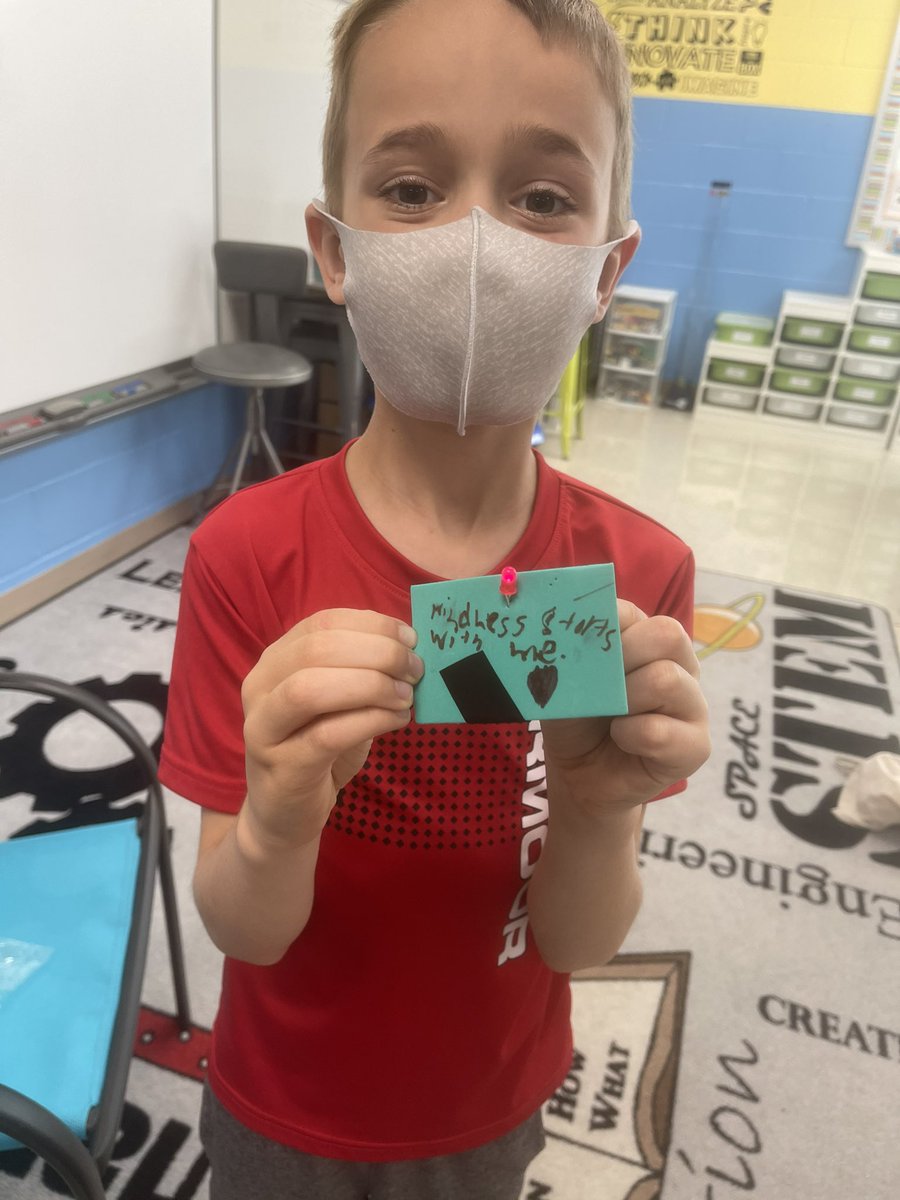 MCSSTEAM's tweet image. Lighting up our way to summer with kindness signs! 💡”Be Yourself” “Kindness Starts with Me” “Be Who You Are”!!! #stem #steam 💚