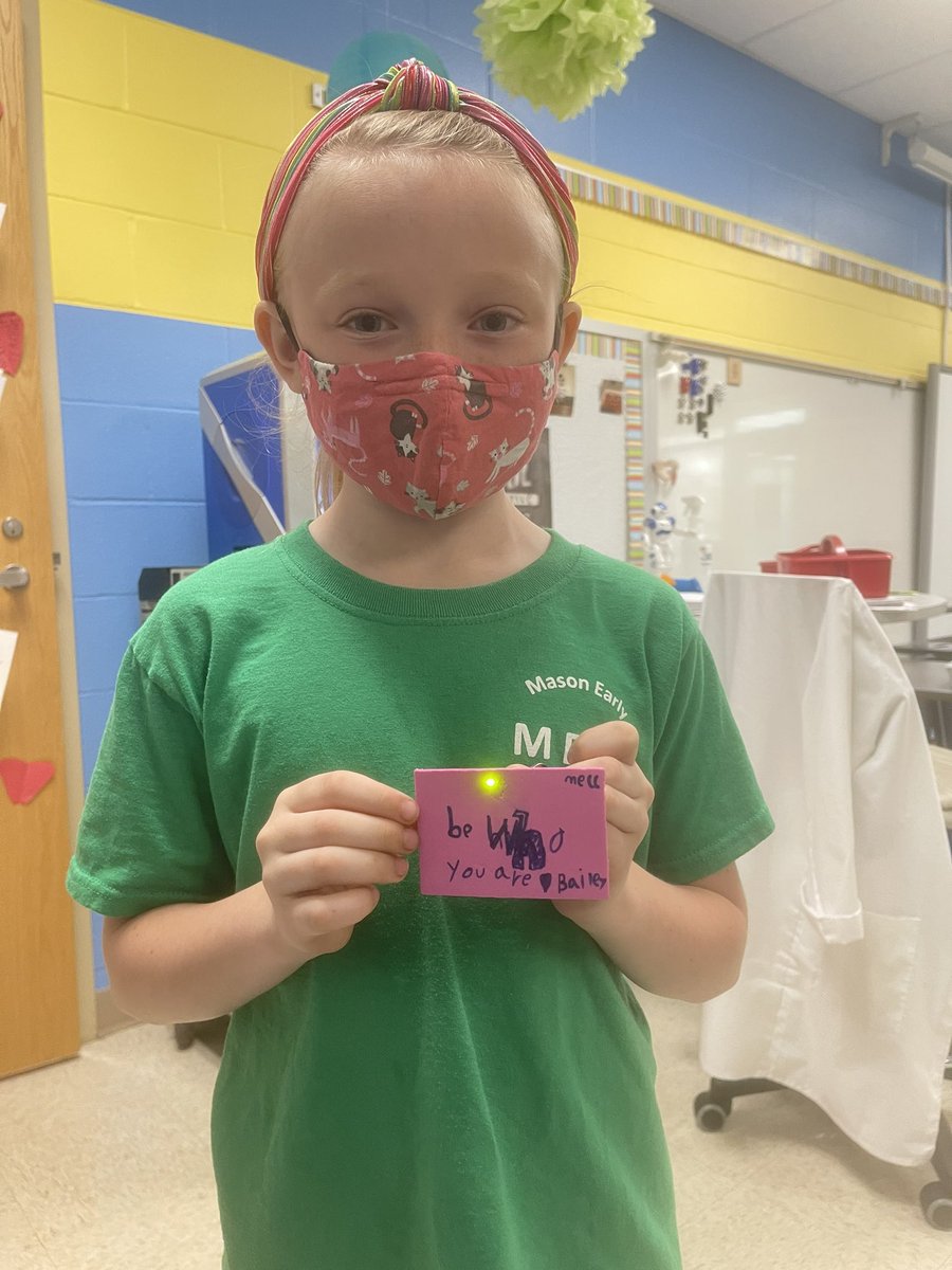 MCSSTEAM's tweet image. Lighting up our way to summer with kindness signs! 💡”Be Yourself” “Kindness Starts with Me” “Be Who You Are”!!! #stem #steam 💚