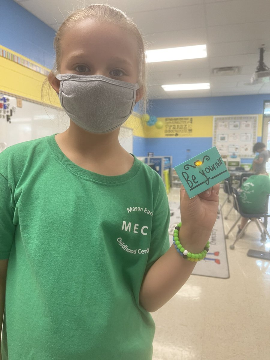 MCSSTEAM's tweet image. Lighting up our way to summer with kindness signs! 💡”Be Yourself” “Kindness Starts with Me” “Be Who You Are”!!! #stem #steam 💚