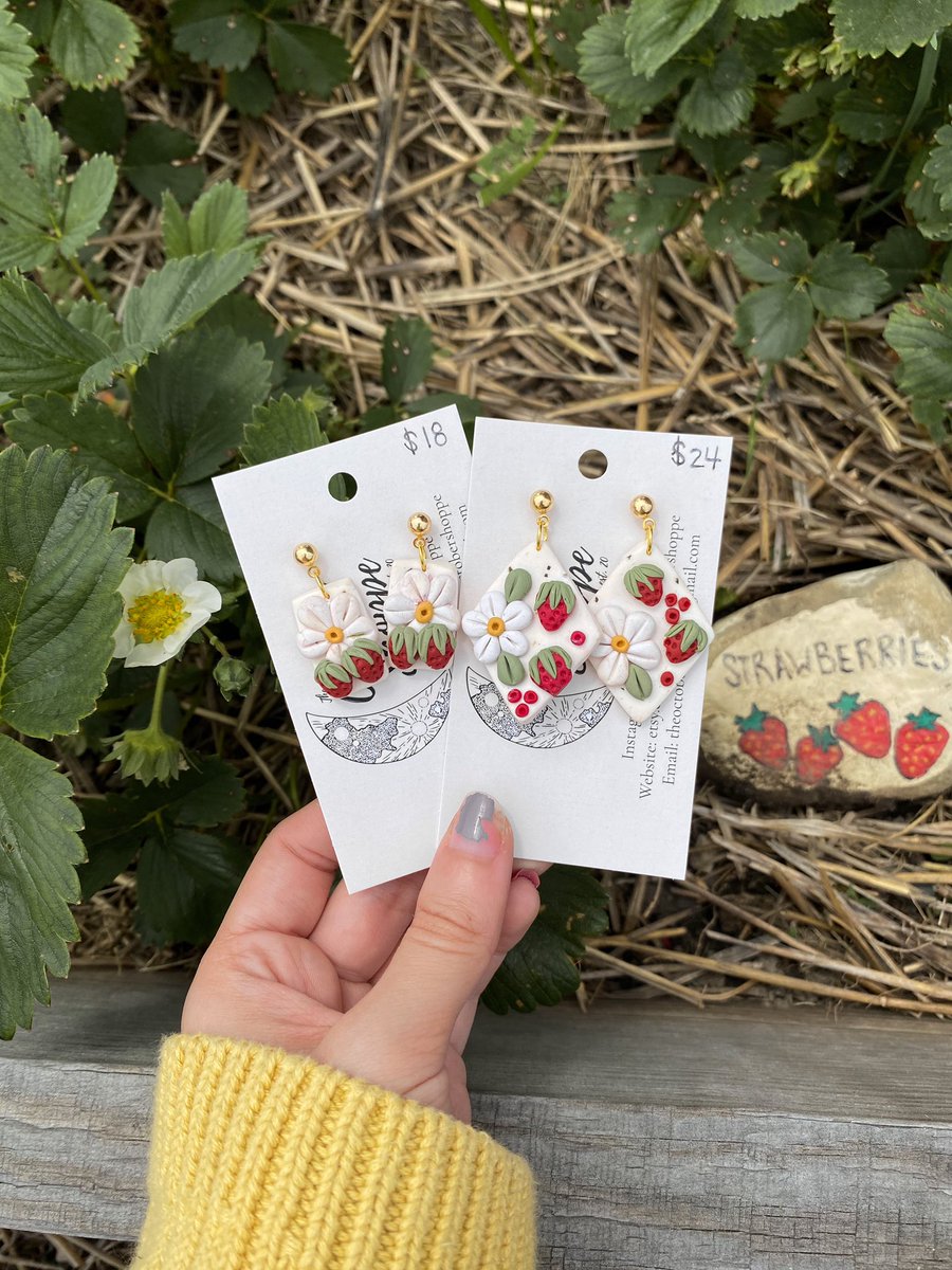 OctoberShoppe's tweet photo. strawberry lemonade anyone?? 🍓🍋✨lemon &amp; strawberry themed earrings have been added to the shop!! limited quantities available! link in bio ;) https://t.co/Mhe6d6D0gv