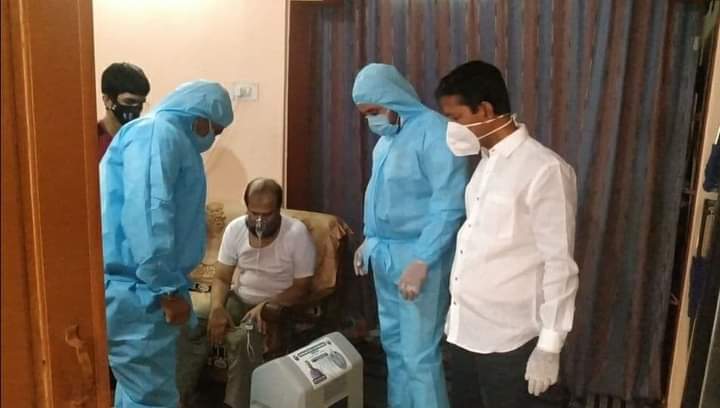 AUOYOUTHICON's tweet photo. For mild COVID-19 patients, the AIMIM team has started distributing oxygen concentrators at patients’ doorsteps. You can call our COVID-19 helpline (7306600600) if you need an oxygen concentrator. This is part of the overall effort by Barrister Asaduddin Owaisi to combat COVID-19 https://t.co/6P5kCb2fvt