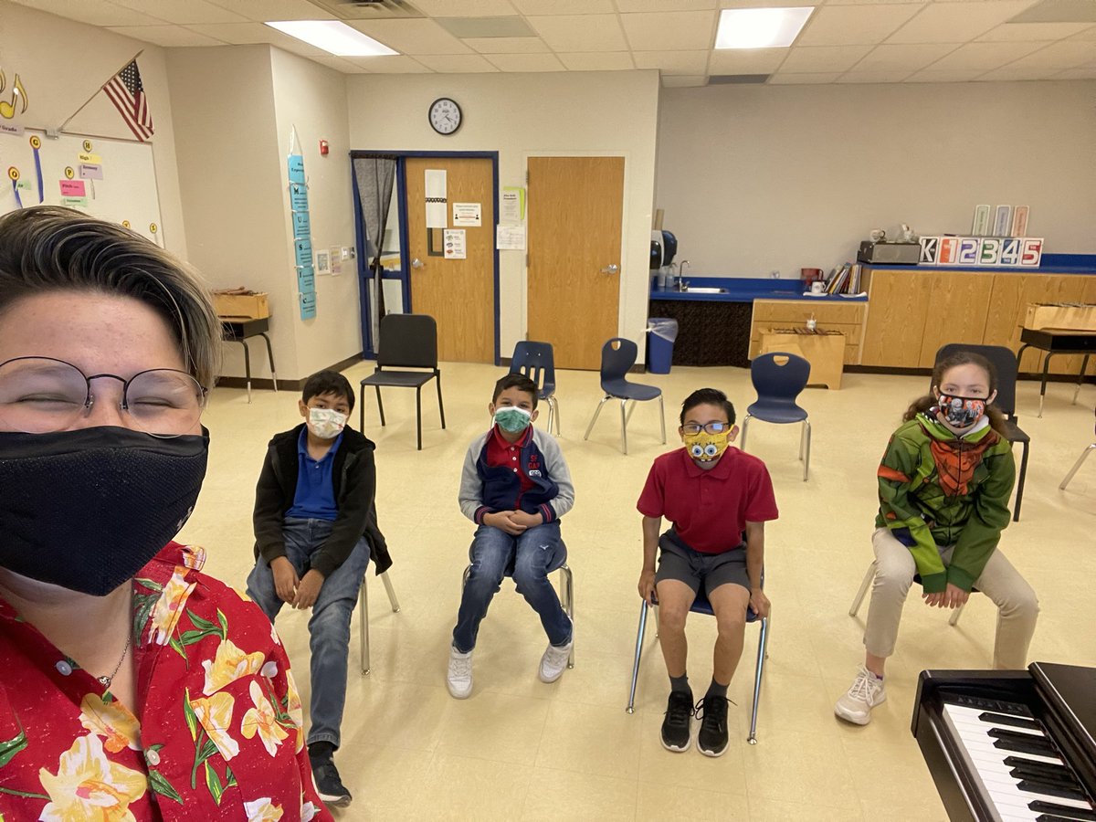 MsV_TheTeacher's tweet photo. 3 classes down, 3 to go ❤️ my heart is so full knowing our wonderful Eagles from Mrs. Gray’s class are moving on to bigger things! #FMEPride #FMEMusic #WeAreClintISD https://t.co/hljJ83854u