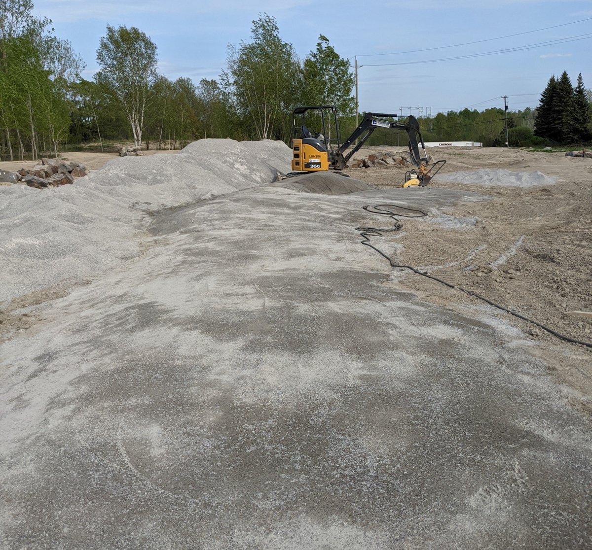The Timberwolf Putting Course is well under way!

This is the Par-3 10th hole, a dogleg right with a big bunker long left. How much risk would you take on? 

⛳⛳⛳⛳⛳⛳

#Pelz #DavePelz #ShotStopper #golf #artificialturf #syntheticturf #Himalayas #HimalayasGreen #PuttingCourse