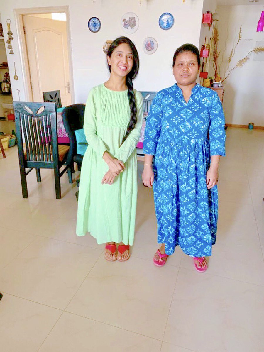 Singh19Pallavi's tweet photo. Bought these 2 kurtas together and gave 1 to my #Help #LifeLine. We decided on twinning and I’m so happy that it came out well and hence it’s a #HappyClick #LittleJoysOfLife #2021year #Amen https://t.co/EhJvrpbNsj