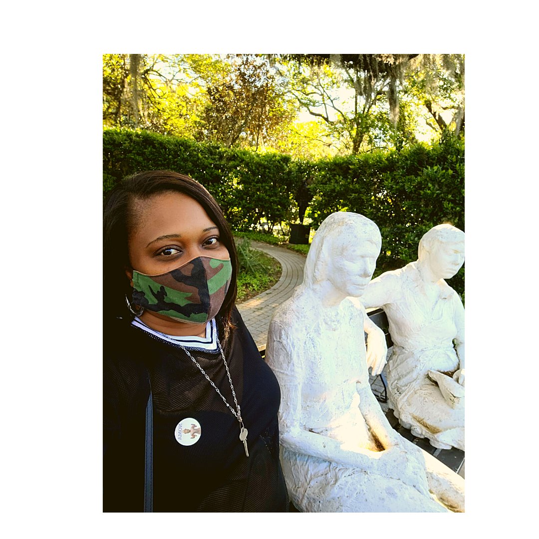 contentisqueen_'s tweet photo. Happy hump day! The only thing better than hanging out in a sculpture garden in the middle of the week is listenig to But Content Is Queen💯 https://t.co/jmyZgHcnH3