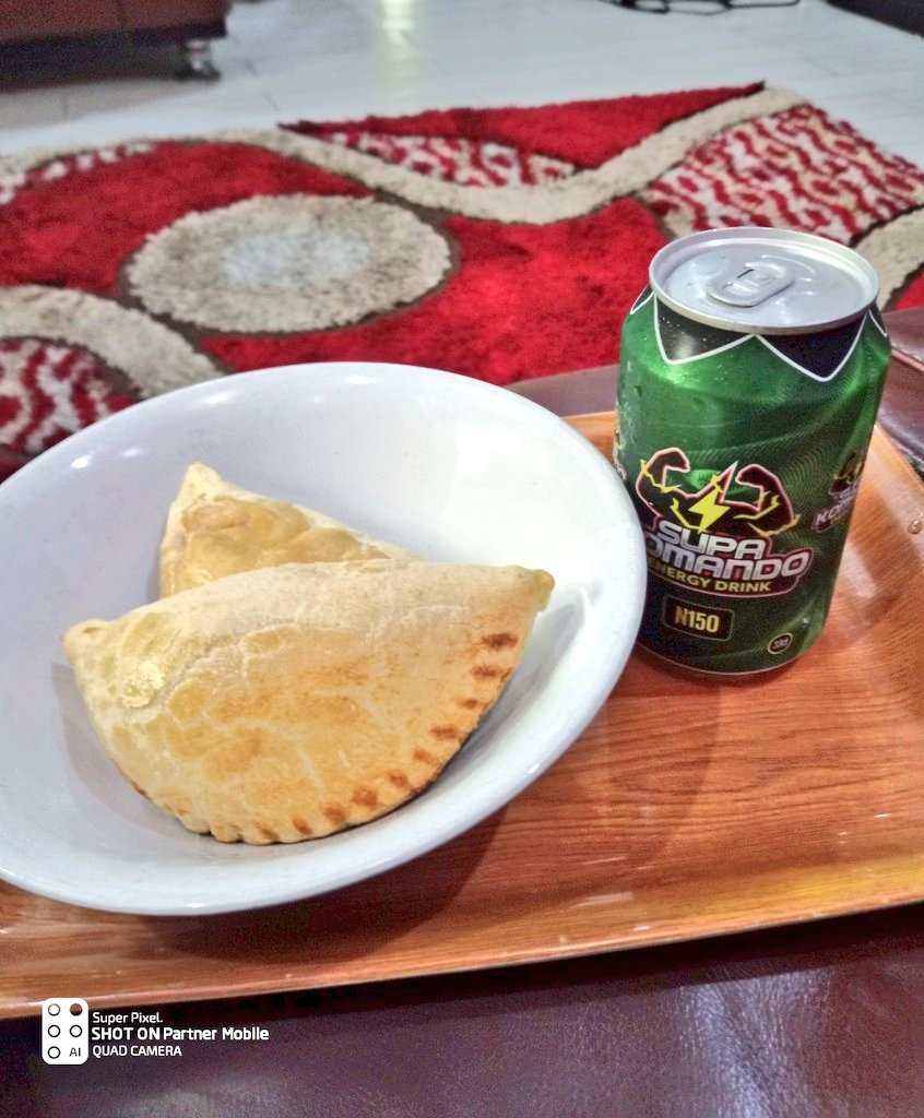 FavouredJMK's tweet image. After a long day out &amp;amp; about hustling, this is me getting my vibes back with @SupaKomando .Things @EricaNlewedim taught me😁

@PartnerMobileNG EV1Pro Smartphone shot it👌

#PartnerwithErica
PARTNER MOBILE FLASH SALES