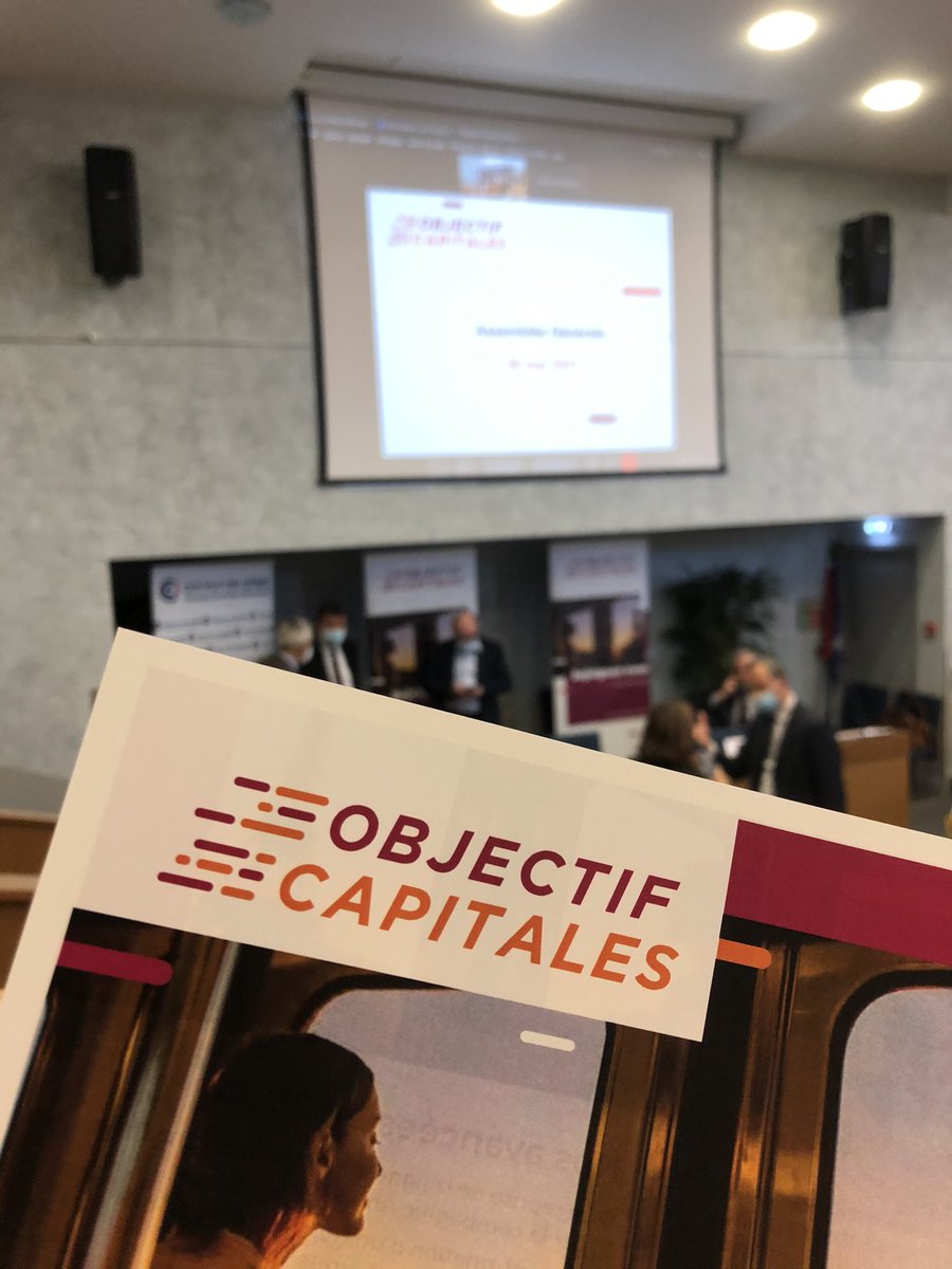 AuvergneMarque's tweet photo. [Live] A l’AG d’@Obj_Capitales présidée par Patrick Wolff. Oui, elles et ils agissent pour le territoire pour une meilleure connexion ✈️ 🚄 aux autres métropoles alors oui, notre association adhère ! #connexion #transport #train #avion #attractivite #ClermontFerrand #tousunis https://t.co/gXy91LGEgW