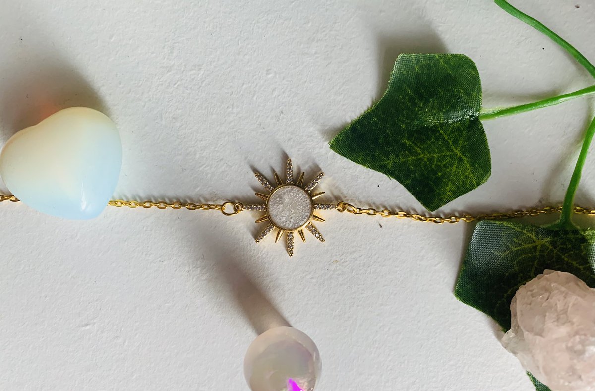 DotDashGifts's tweet photo. One of these burning sun chokers left !!🌞

Shop link in bio 🌞 https://t.co/5cSazgX22z